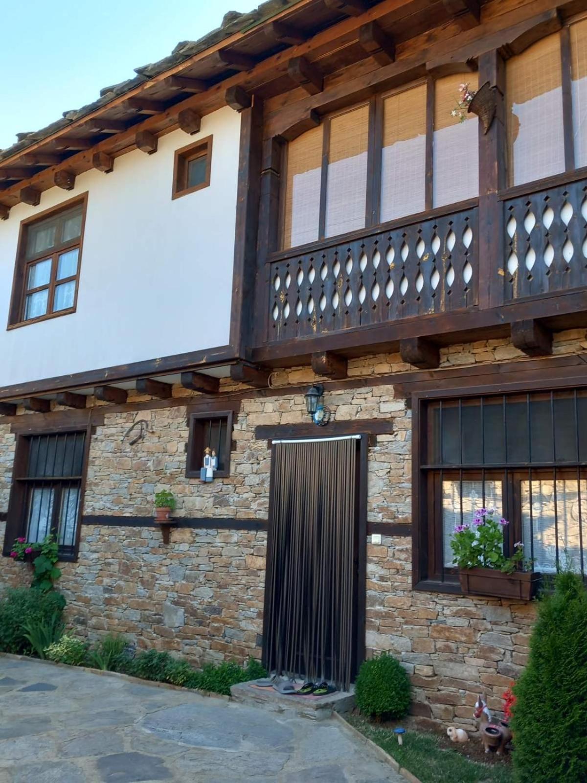 Тодорината Къща Hotel Leshten Bagian luar foto