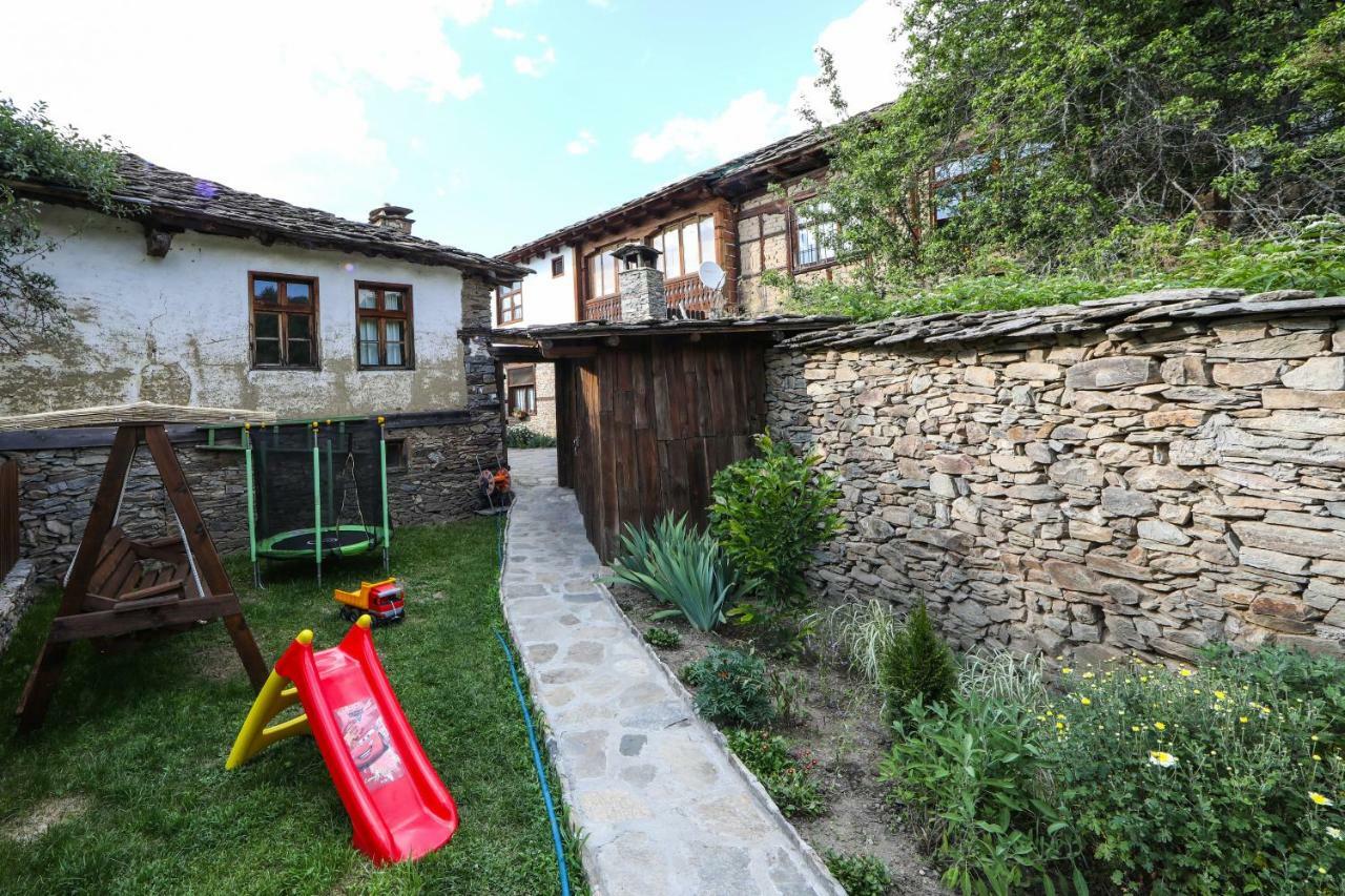 Тодорината Къща Hotel Leshten Bagian luar foto