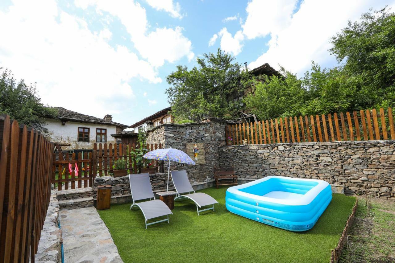 Тодорината Къща Hotel Leshten Bagian luar foto