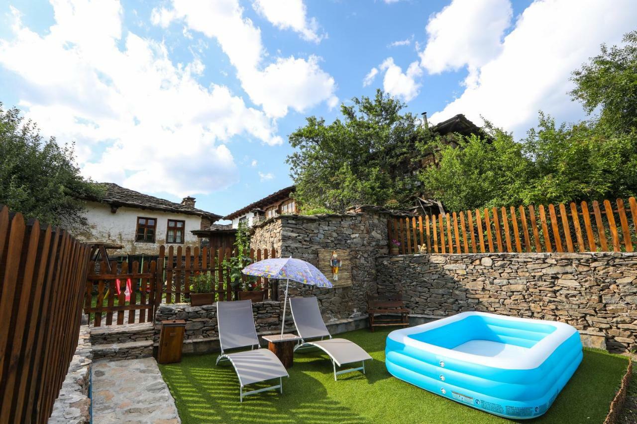 Тодорината Къща Hotel Leshten Bagian luar foto