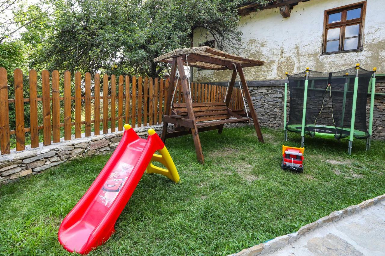 Тодорината Къща Hotel Leshten Bagian luar foto